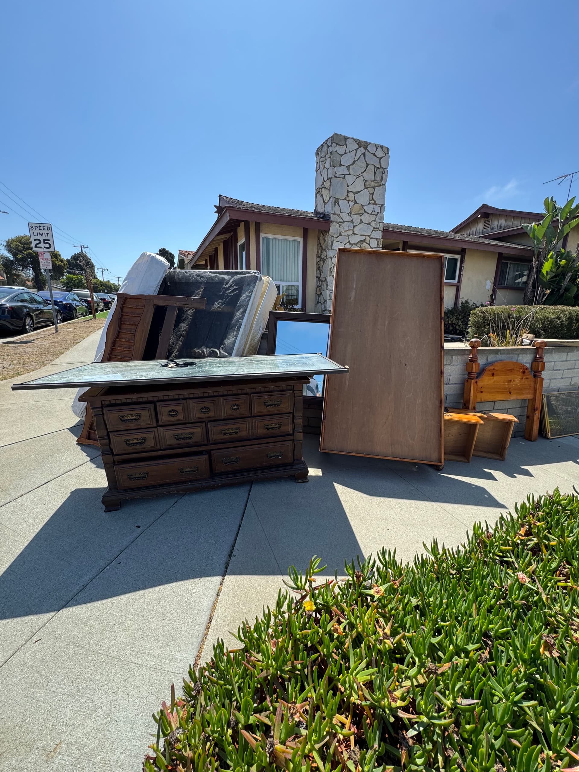 Bedroom Furniture and Mattress Removal Done Right in Torrance image