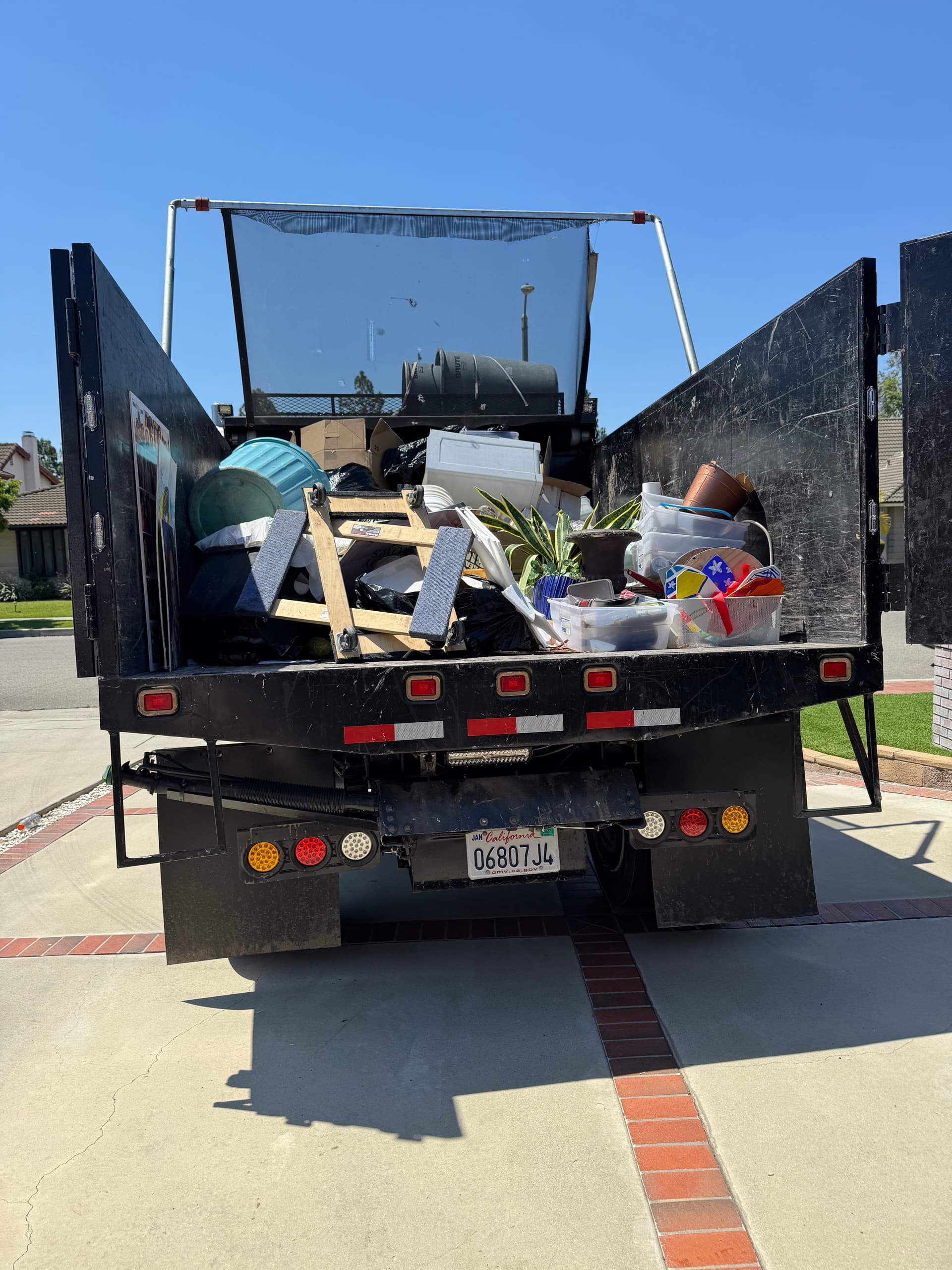 Gallery photos for Estate Garage Cleanout in Cerritos Gets the Full Treatment: Image #4