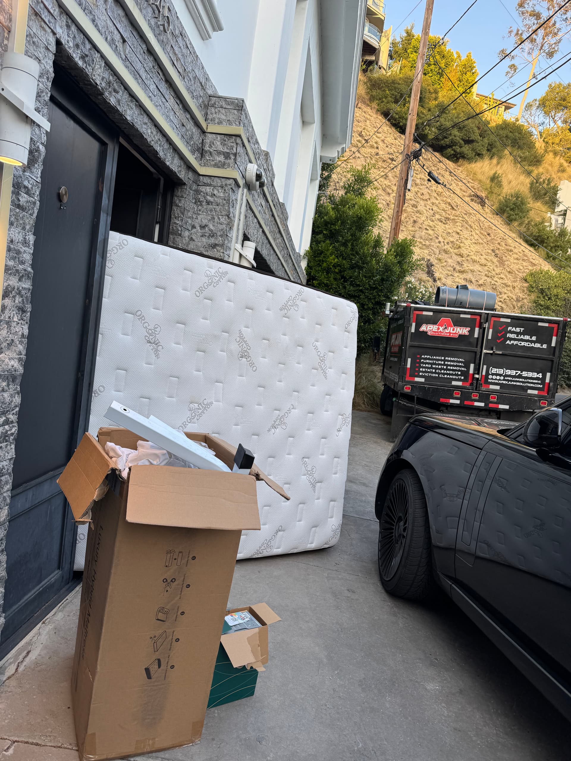 Mattress and Junk Removal Done Right in Hollywood Hills image