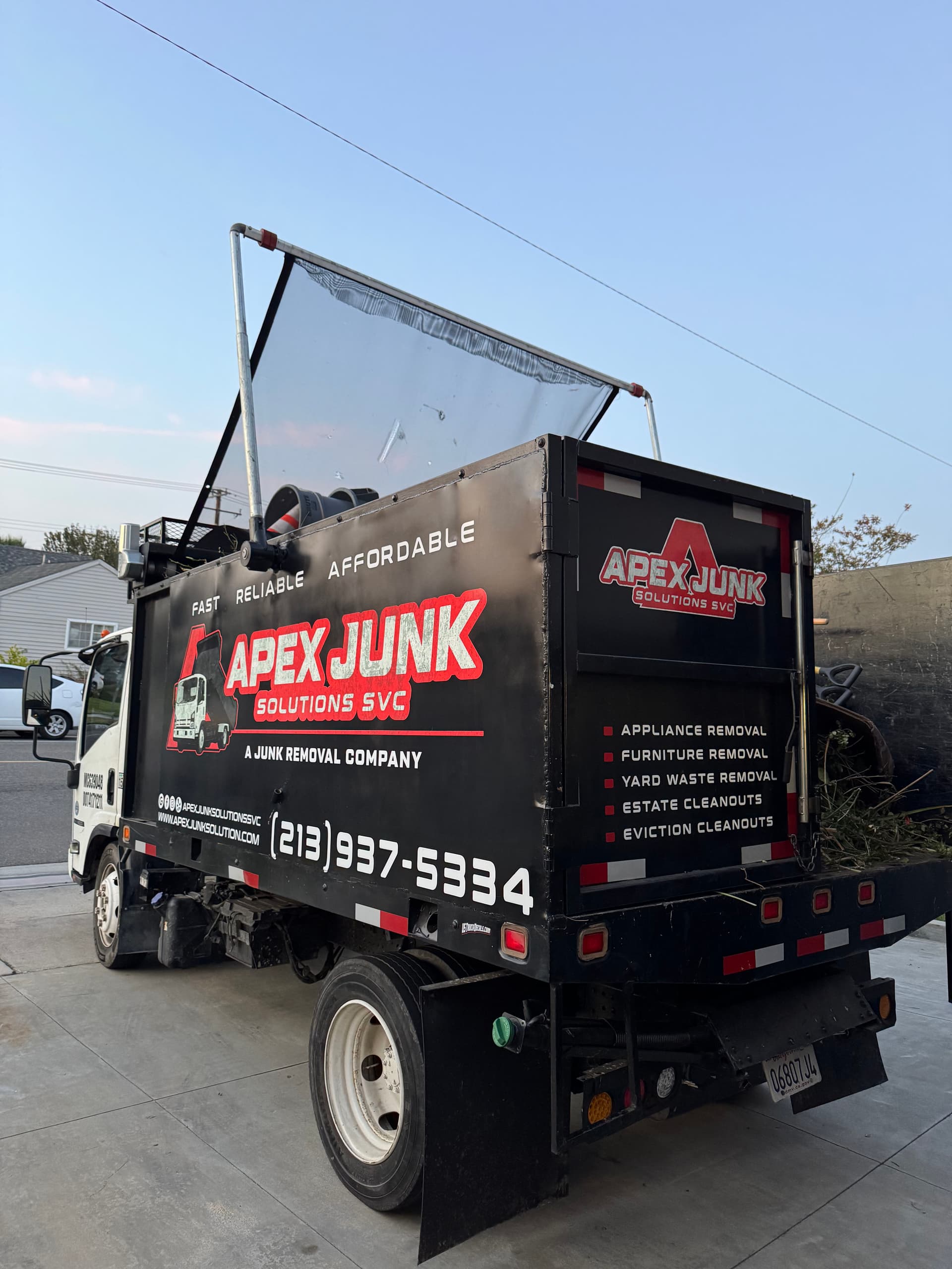 Gallery photos for Yard Debris and Pallet Removal Done Right in Costa Mesa: Image #3