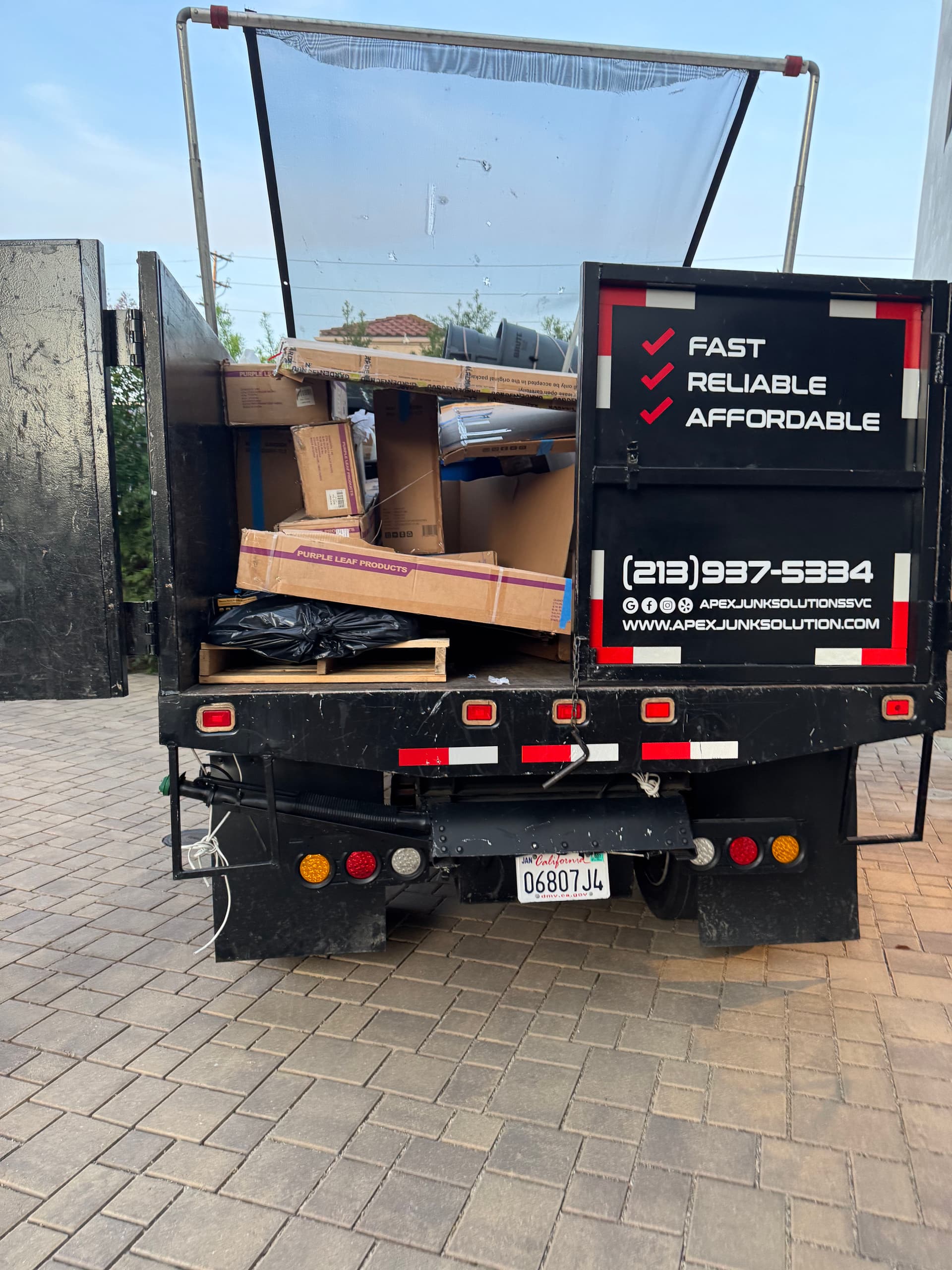Gallery photos for North Hollywood Garage Cleanout - Boxes and Bins Gone Same Day: Image #4