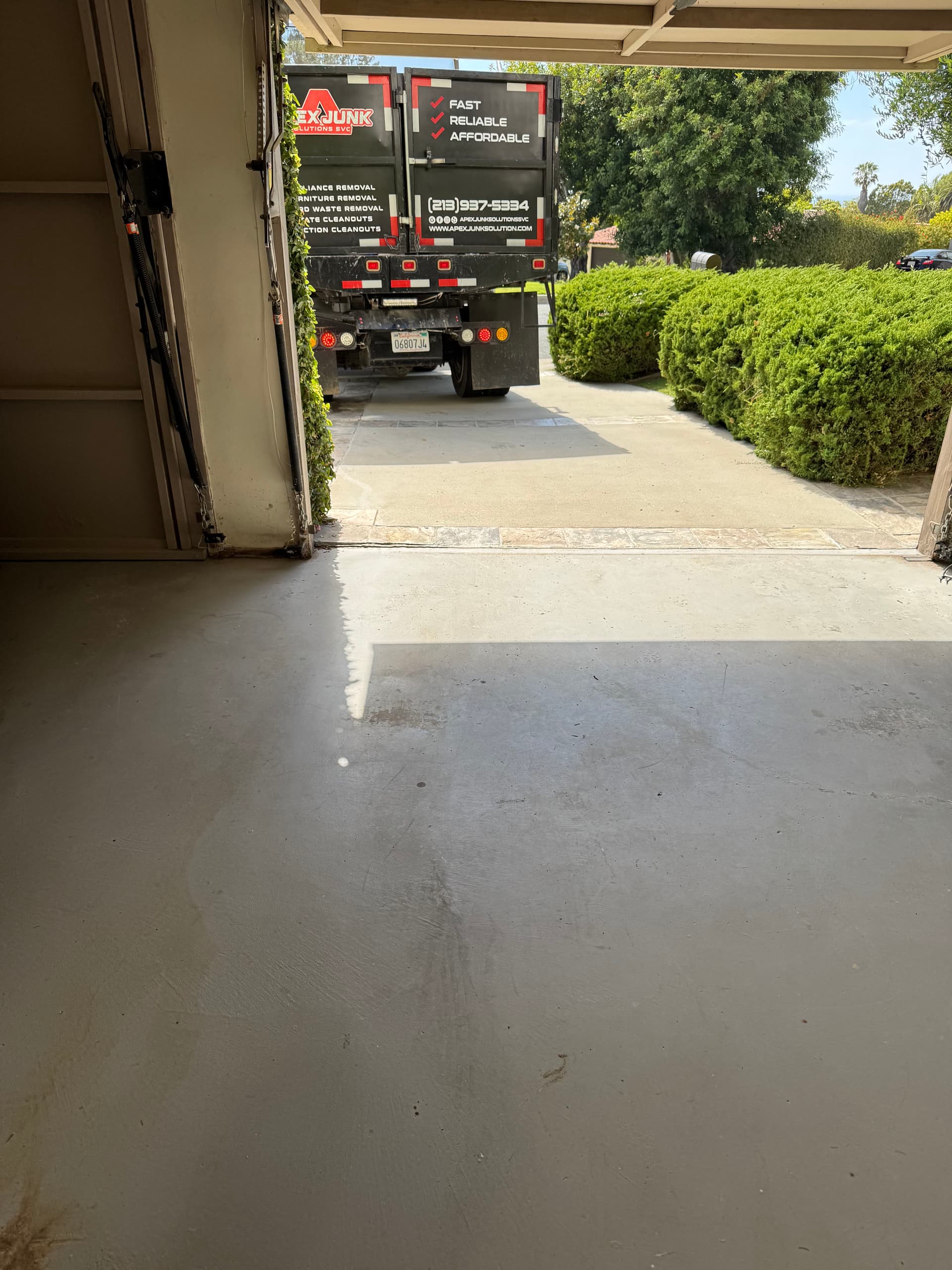 Gallery photos for Garage Cleanout in Palos Verdes Estates Leaves Zero Trace: Image #2