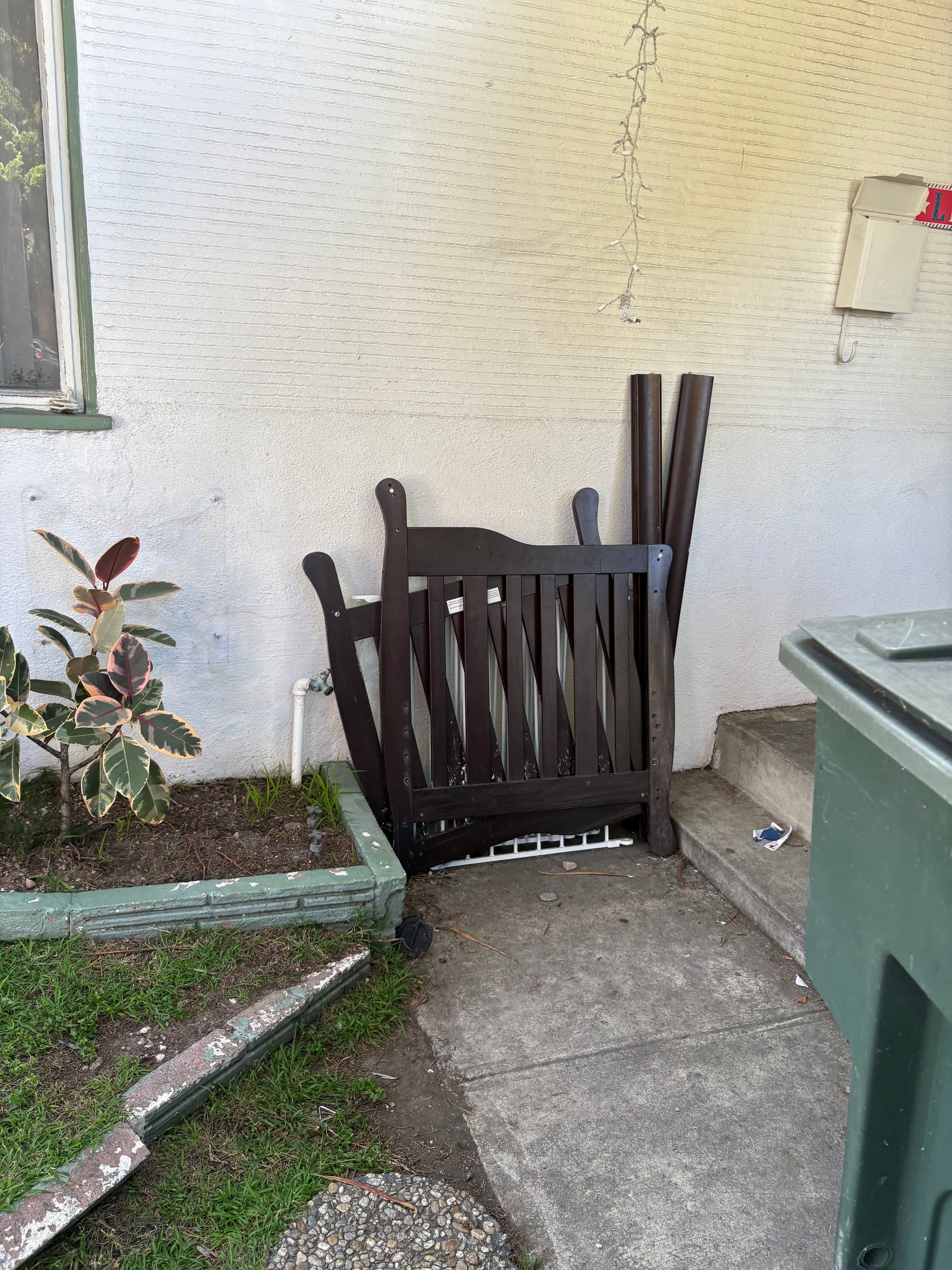 Gallery photos for Bulky Furniture and Household Junk Removal in Torrance CA: Image #2