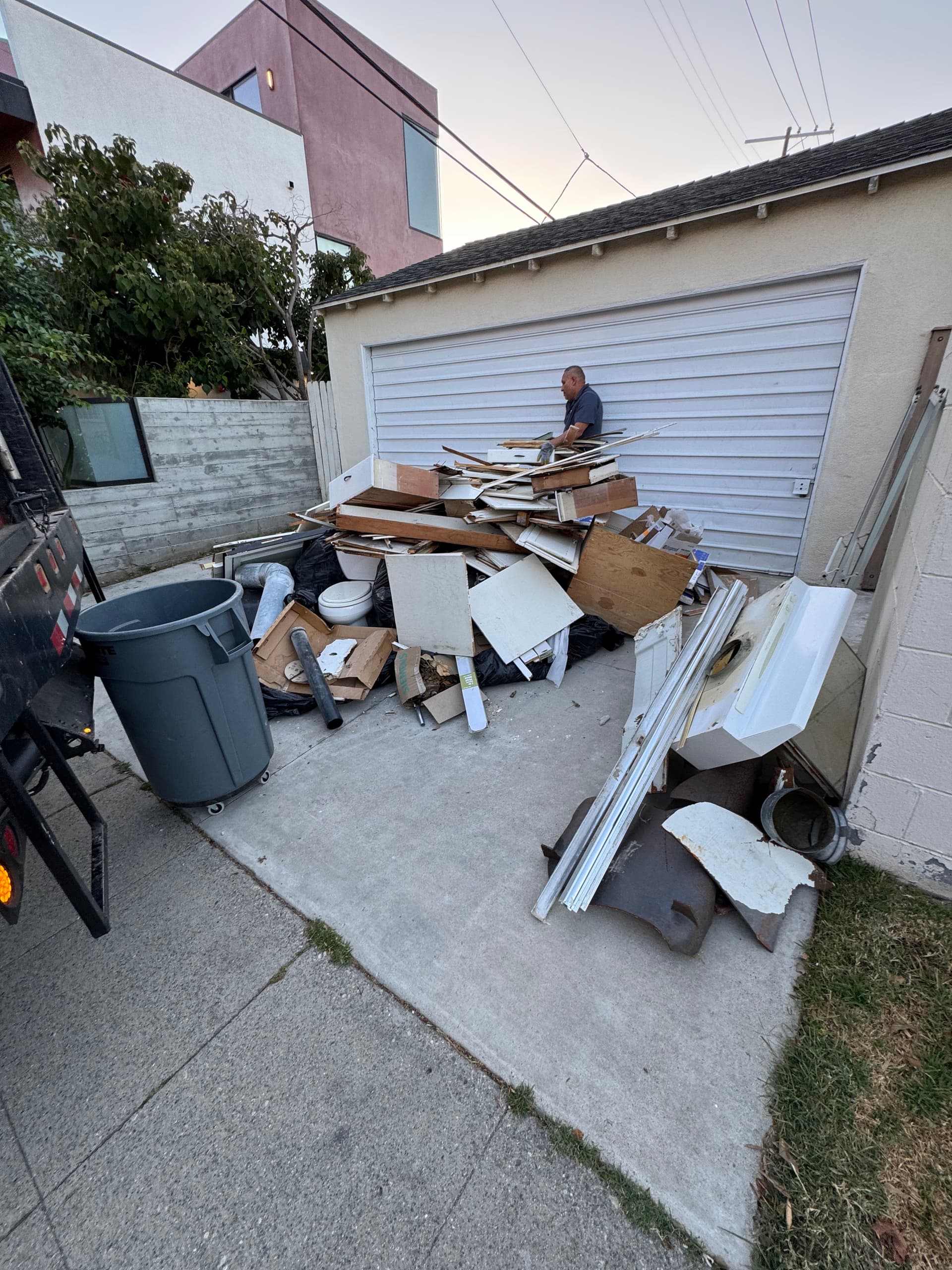 Heavy Construction Debris Removal Done Fast in Sawtelle image