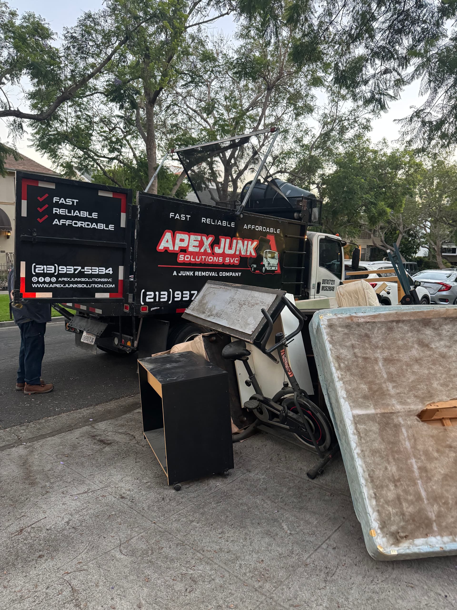 Smoke-Damaged Apartment Cleanout in West Hollywood image