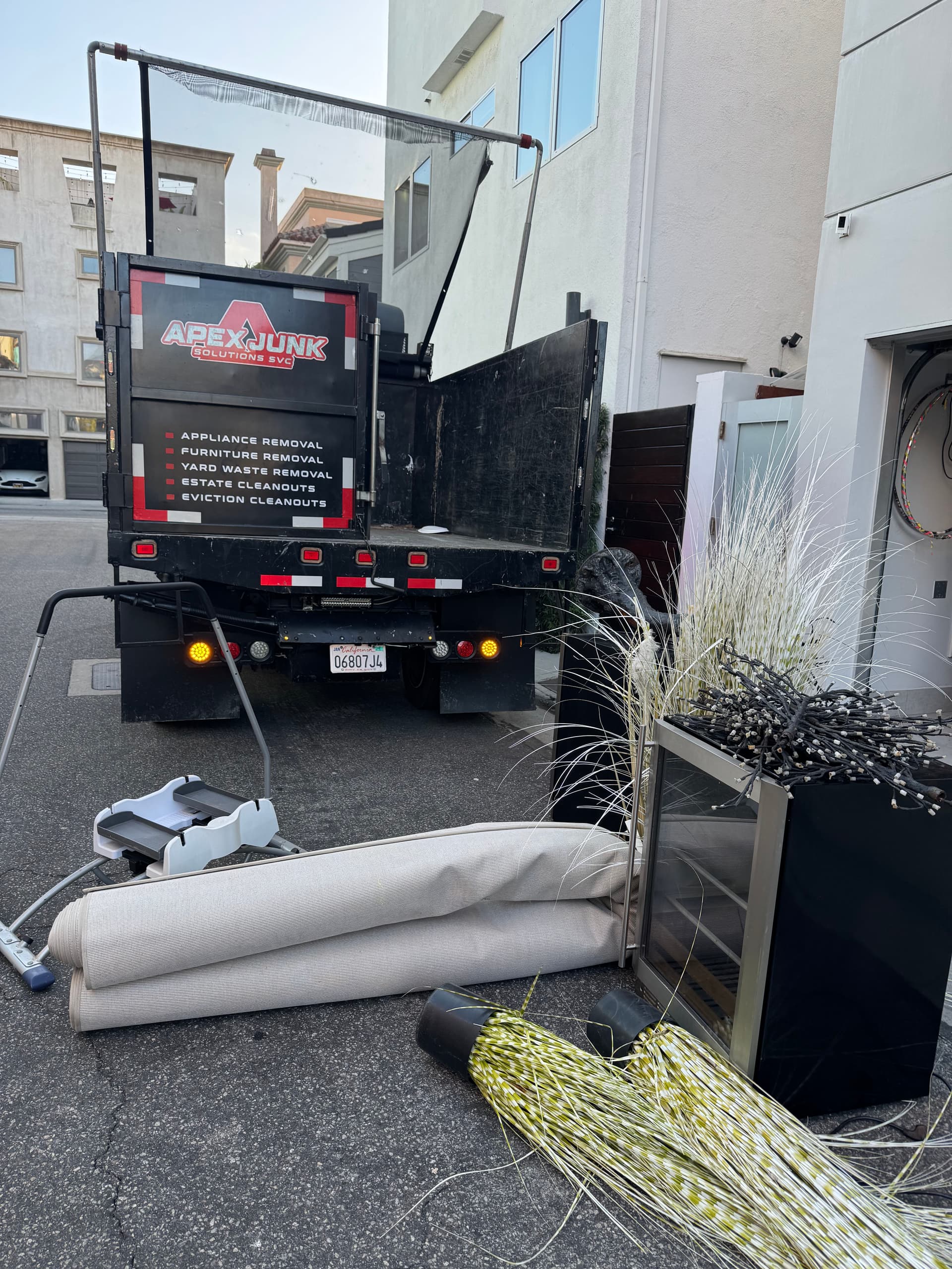 Refrigerator Removal and Carpet Hauling From the 3rd Floor in Marina Del Rey image