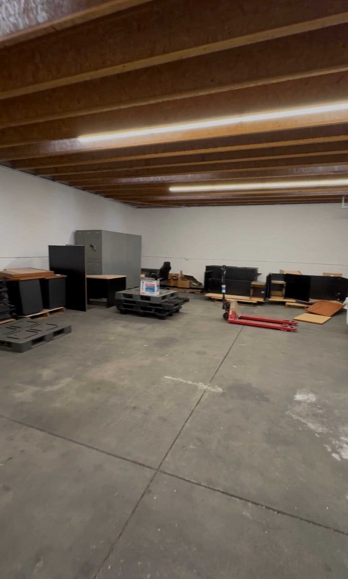 Gallery photos for 900 lb Vending Machine and Full Office Storage Cleanout in Downey CA: Image #3