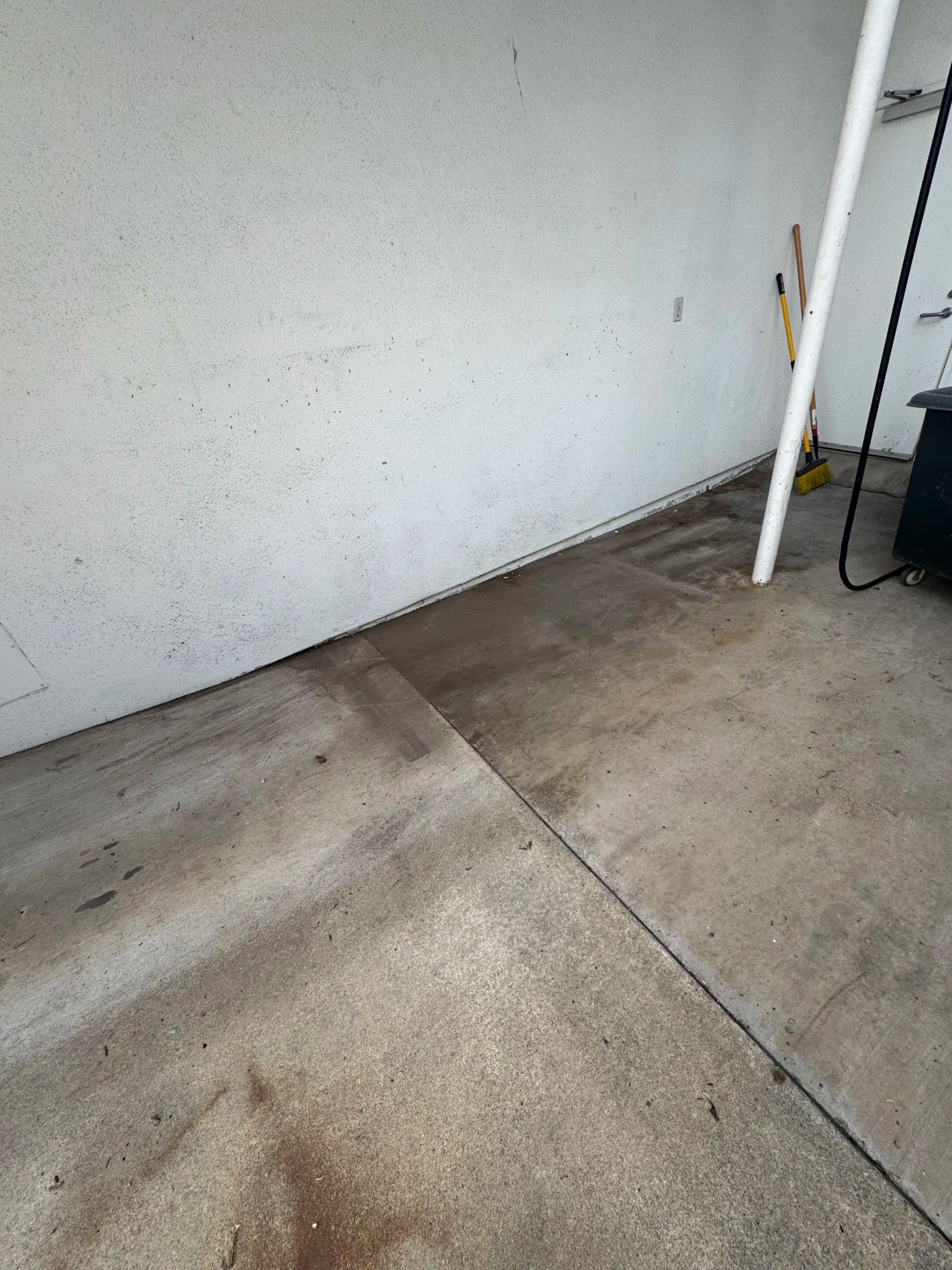 Gallery photos for Heavy Plank and Debris Removal Clears Out Santa Monica Property: Image #2