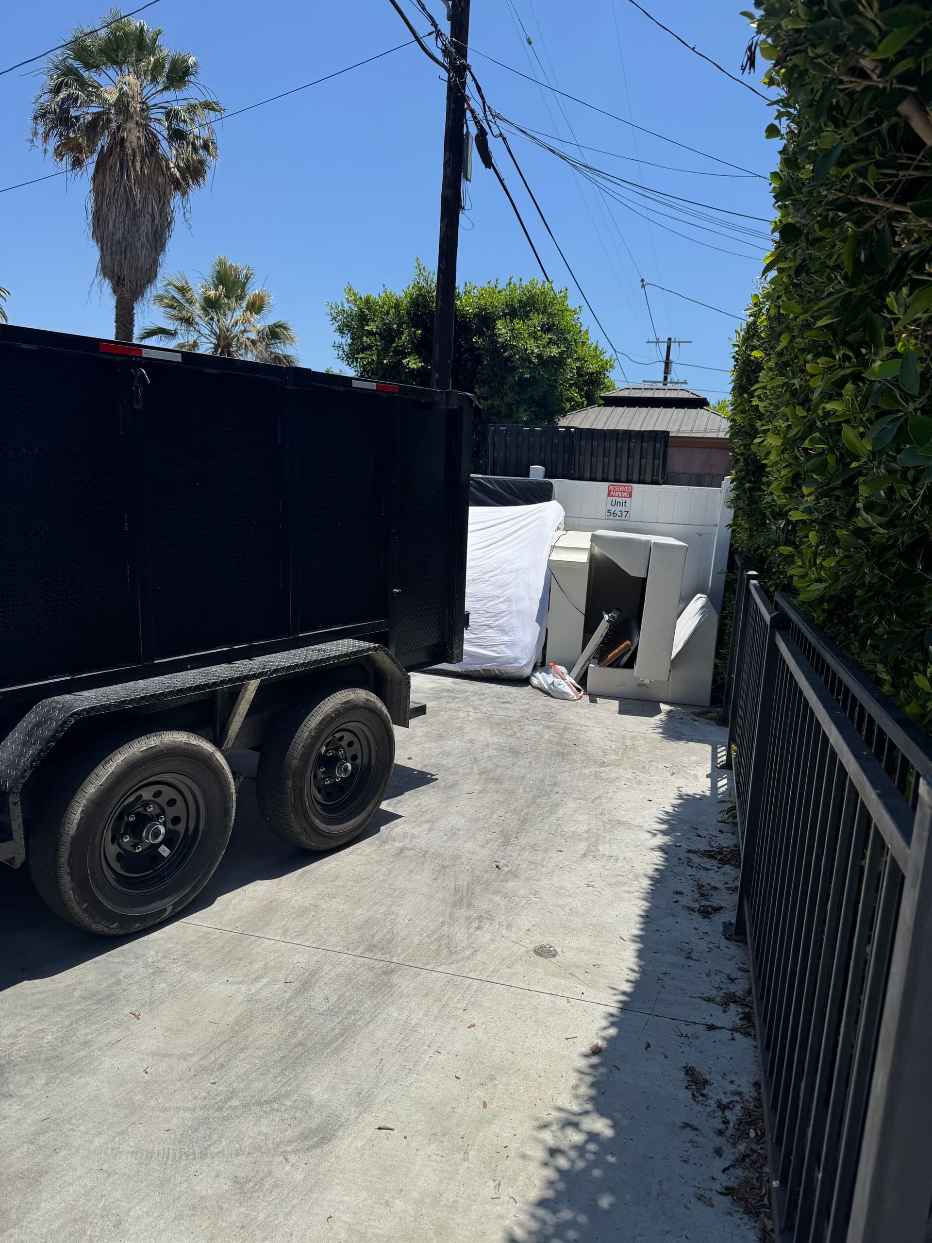 Gallery photos for North Hollywood Cleanout - No Truck, No Problem: Image #2