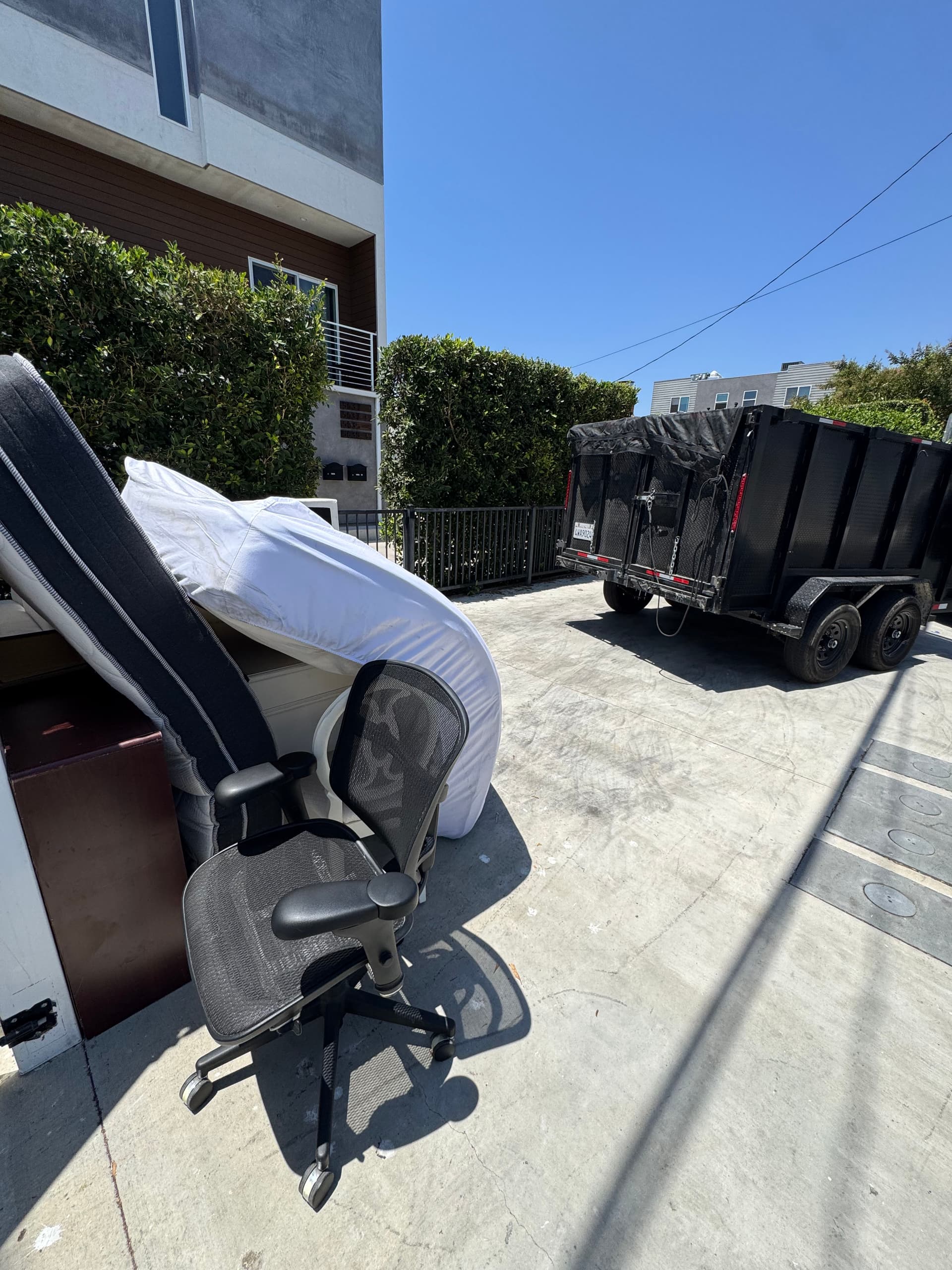 Gallery photos for North Hollywood Cleanout - No Truck, No Problem: Image #4