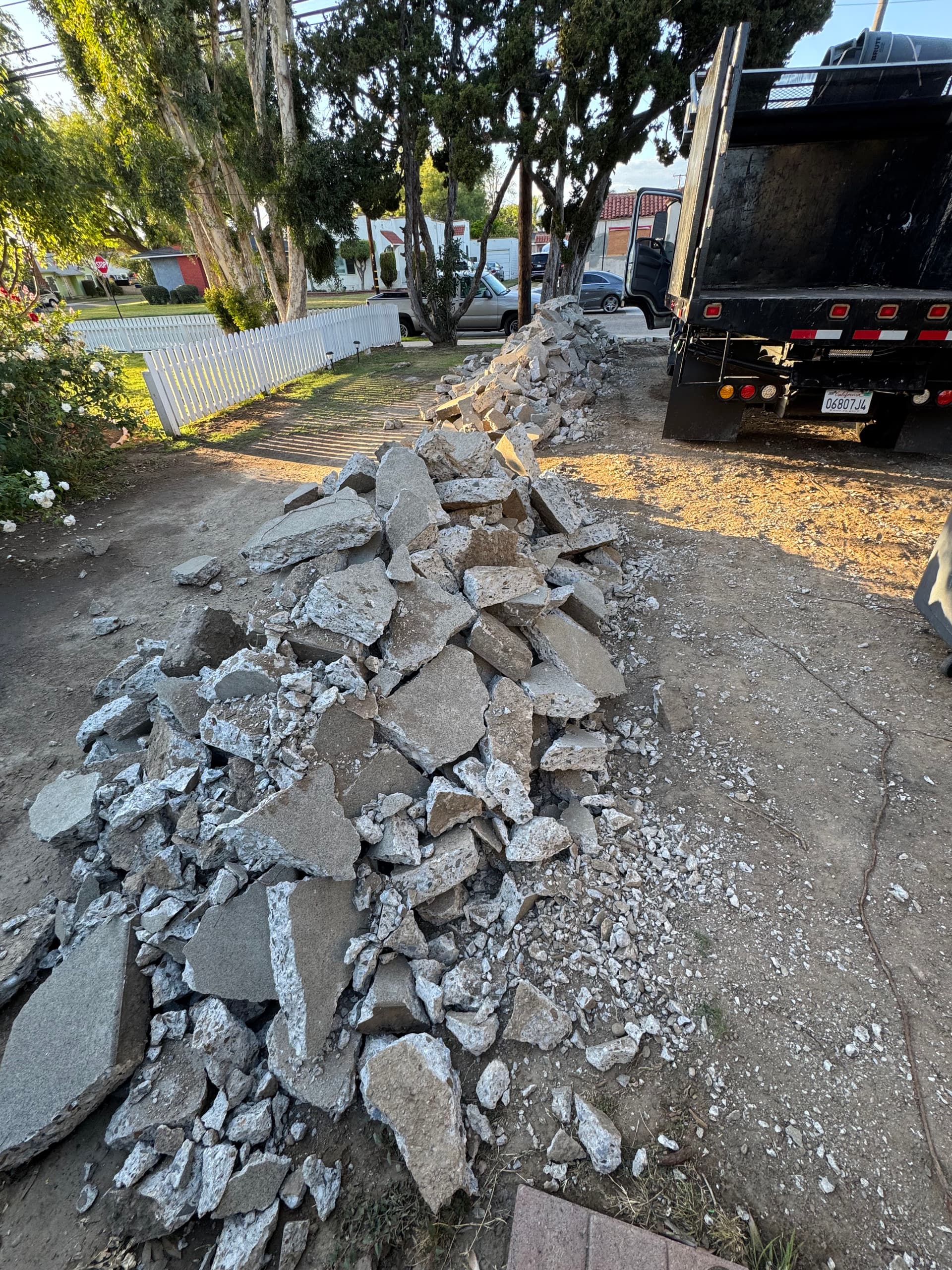 Gallery photos for 13 Tons of Broken Concrete Hauled Out Same Day in Santa Ana: Image #1