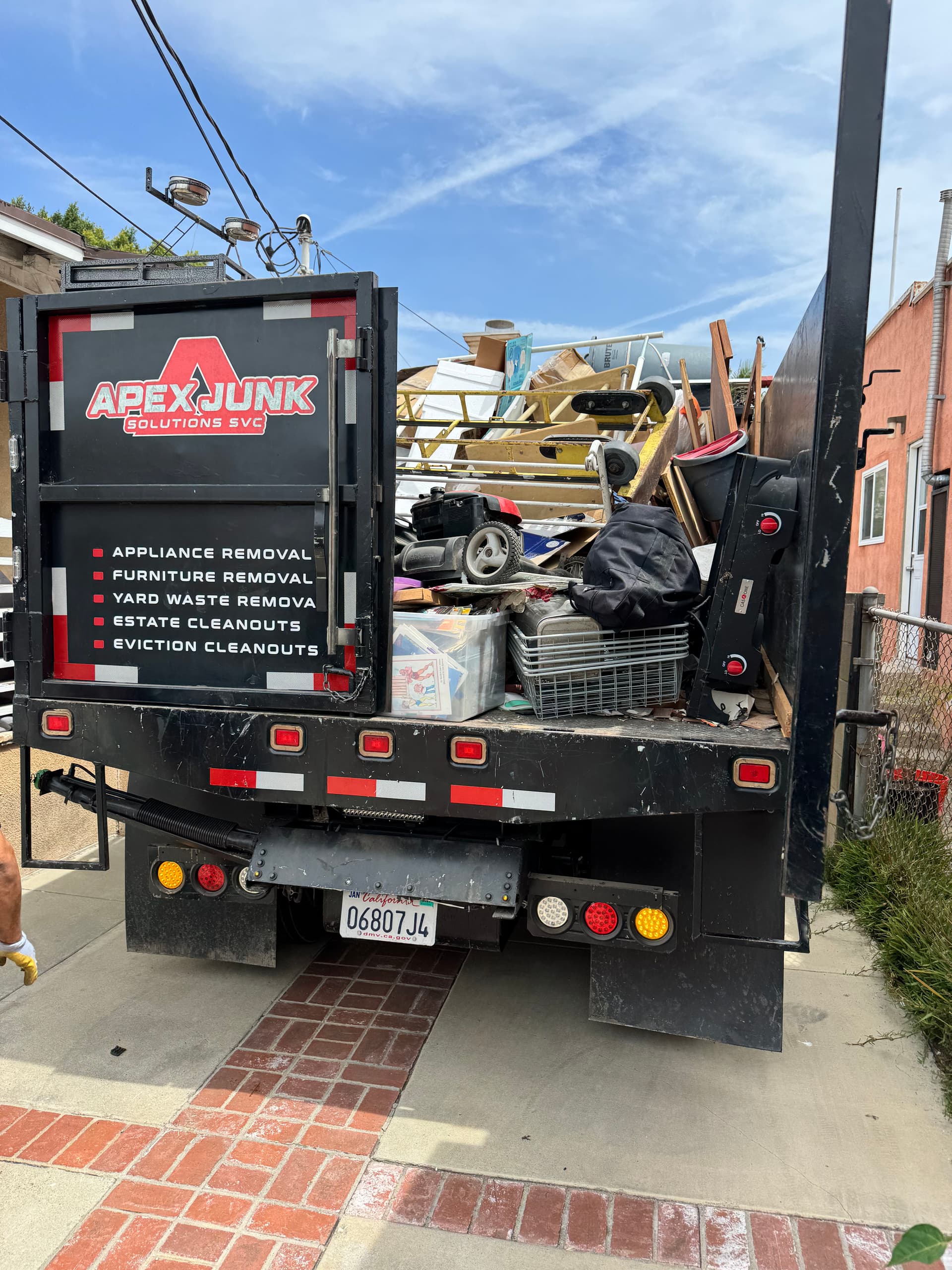 Gallery photos for Backyard Junk Removal Done Right in Los Angeles: Image #4