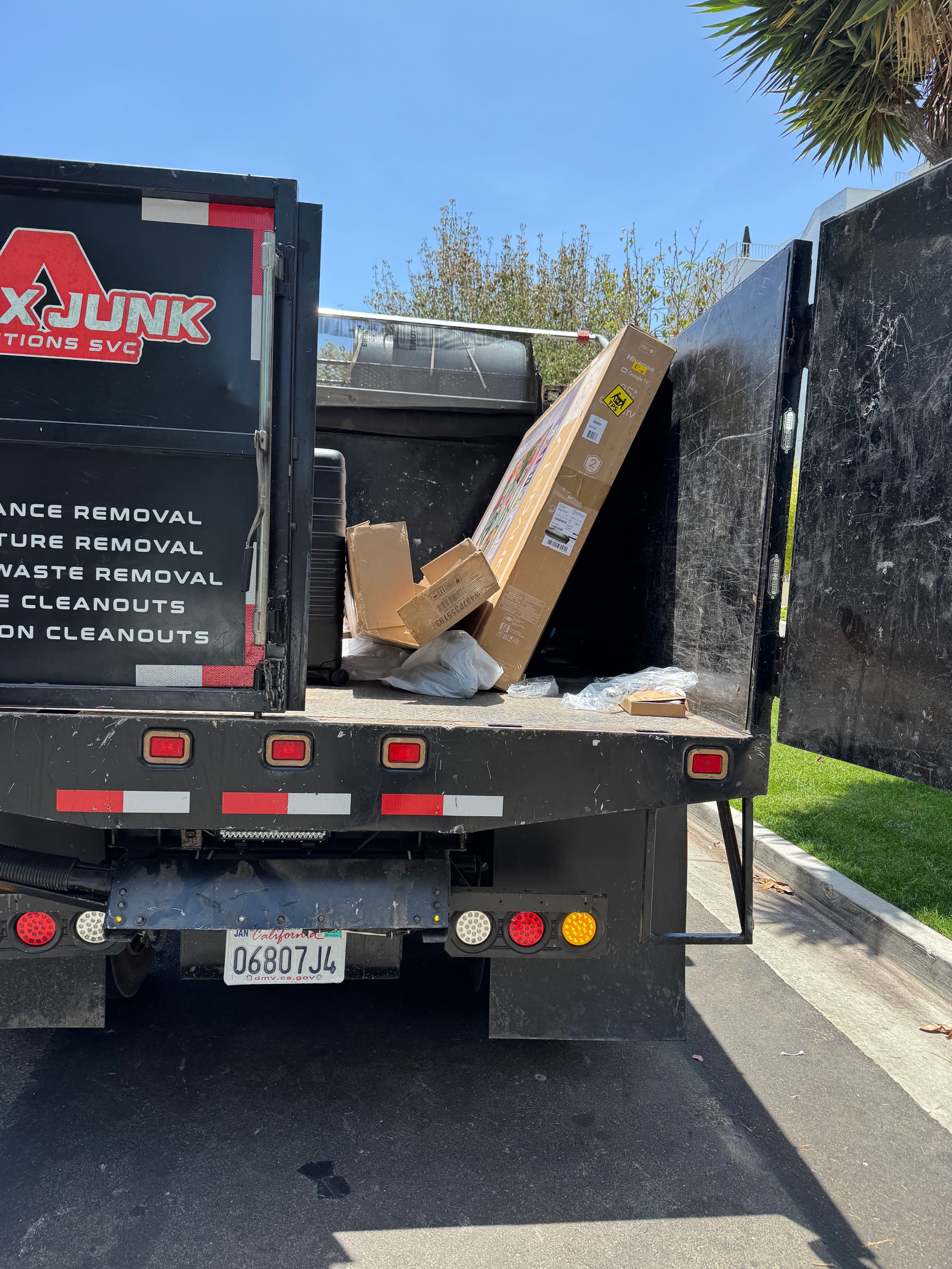 Gallery photos for 100-Pound TV and Cardboard Removal in West Hollywood: Image #1