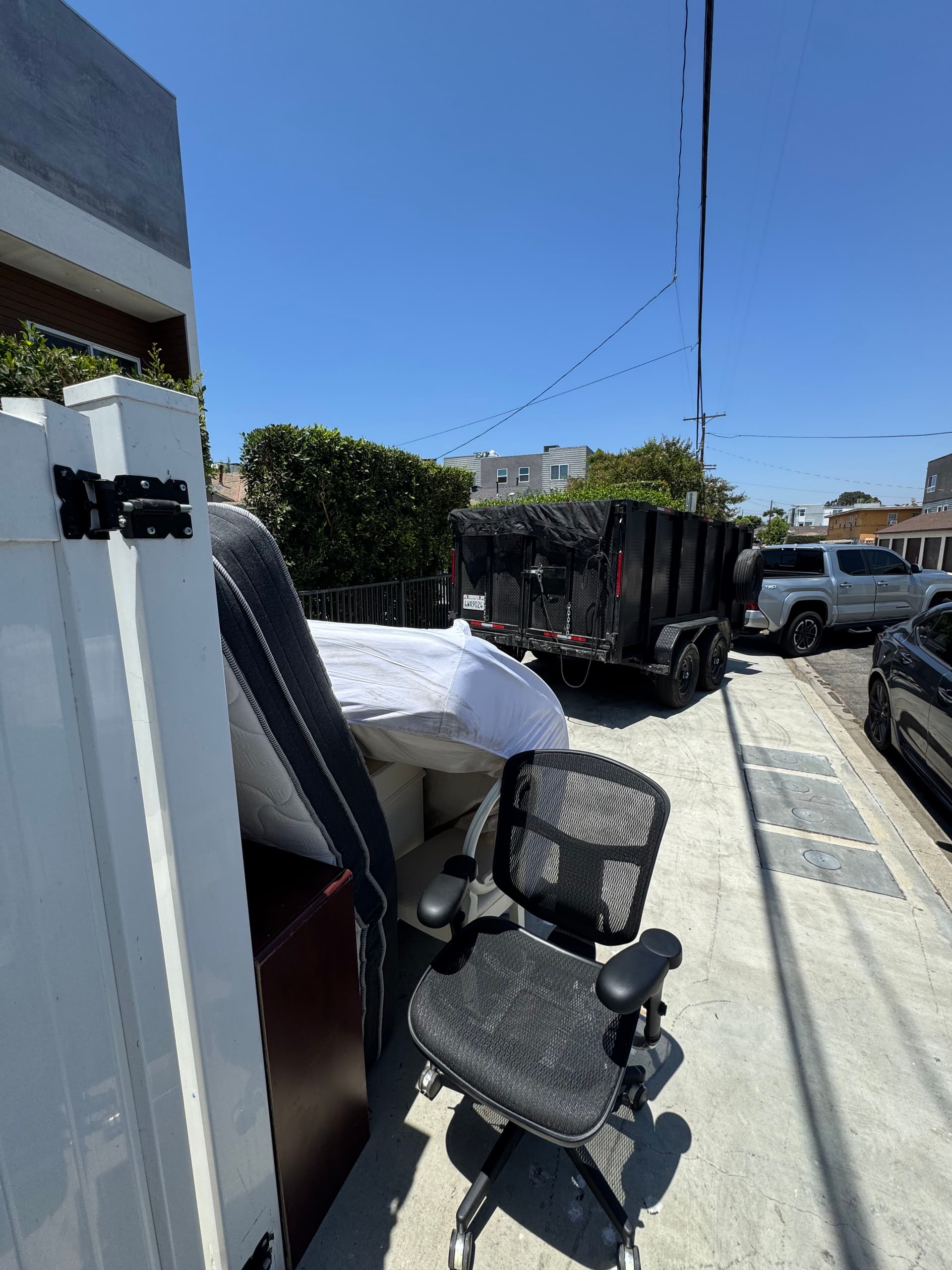 Gallery photos for North Hollywood Cleanout - No Truck, No Problem: Image #3
