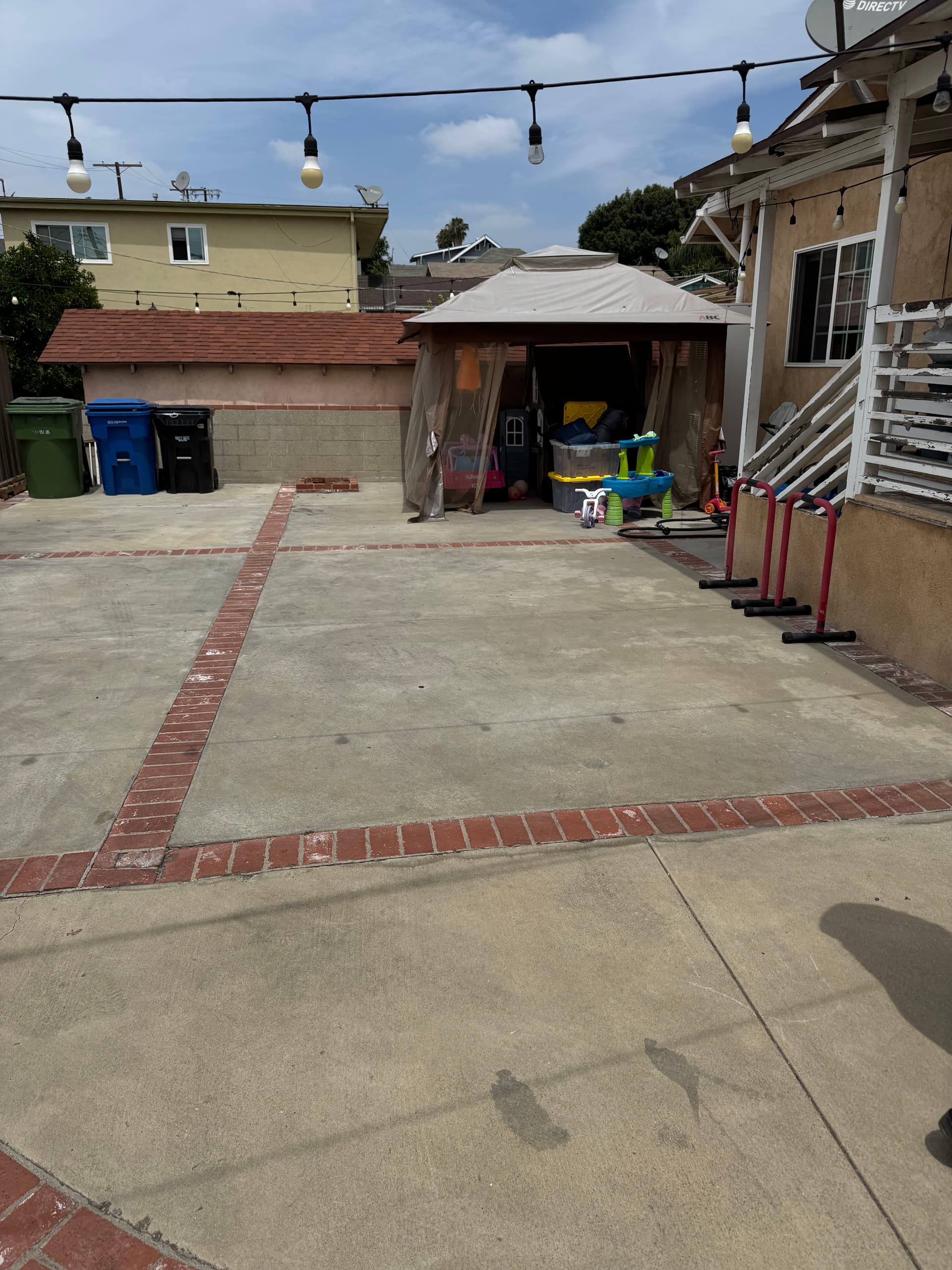 Gallery photos for Backyard Junk Removal Done Right in Los Angeles: Image #2