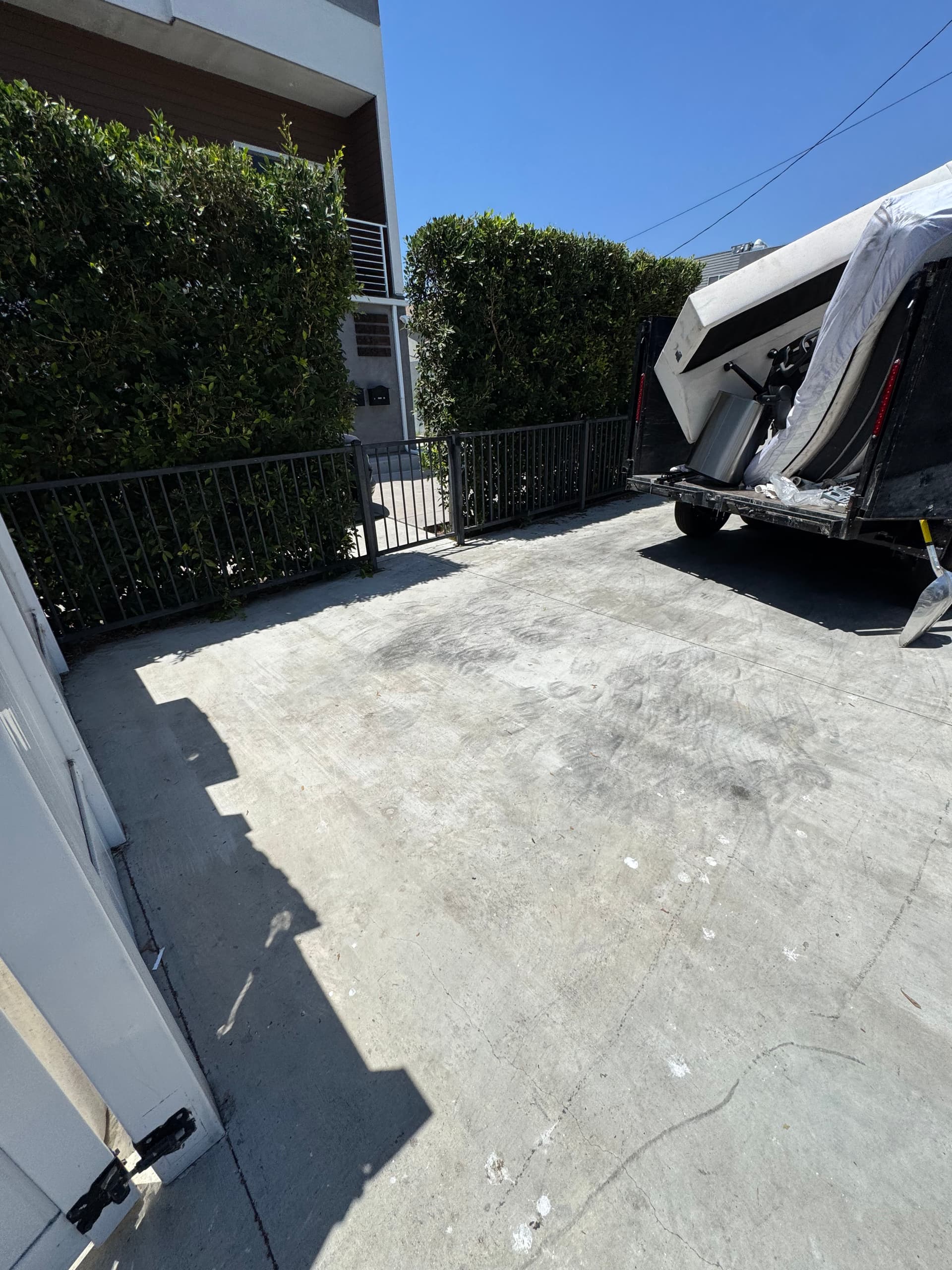 Gallery photos for North Hollywood Cleanout - No Truck, No Problem: Image #5